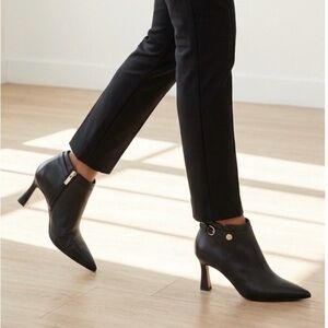 Vince Camuto Keeshey Black Leather Pointed Toe Ankle Bootie Buckle Heel Size 9M